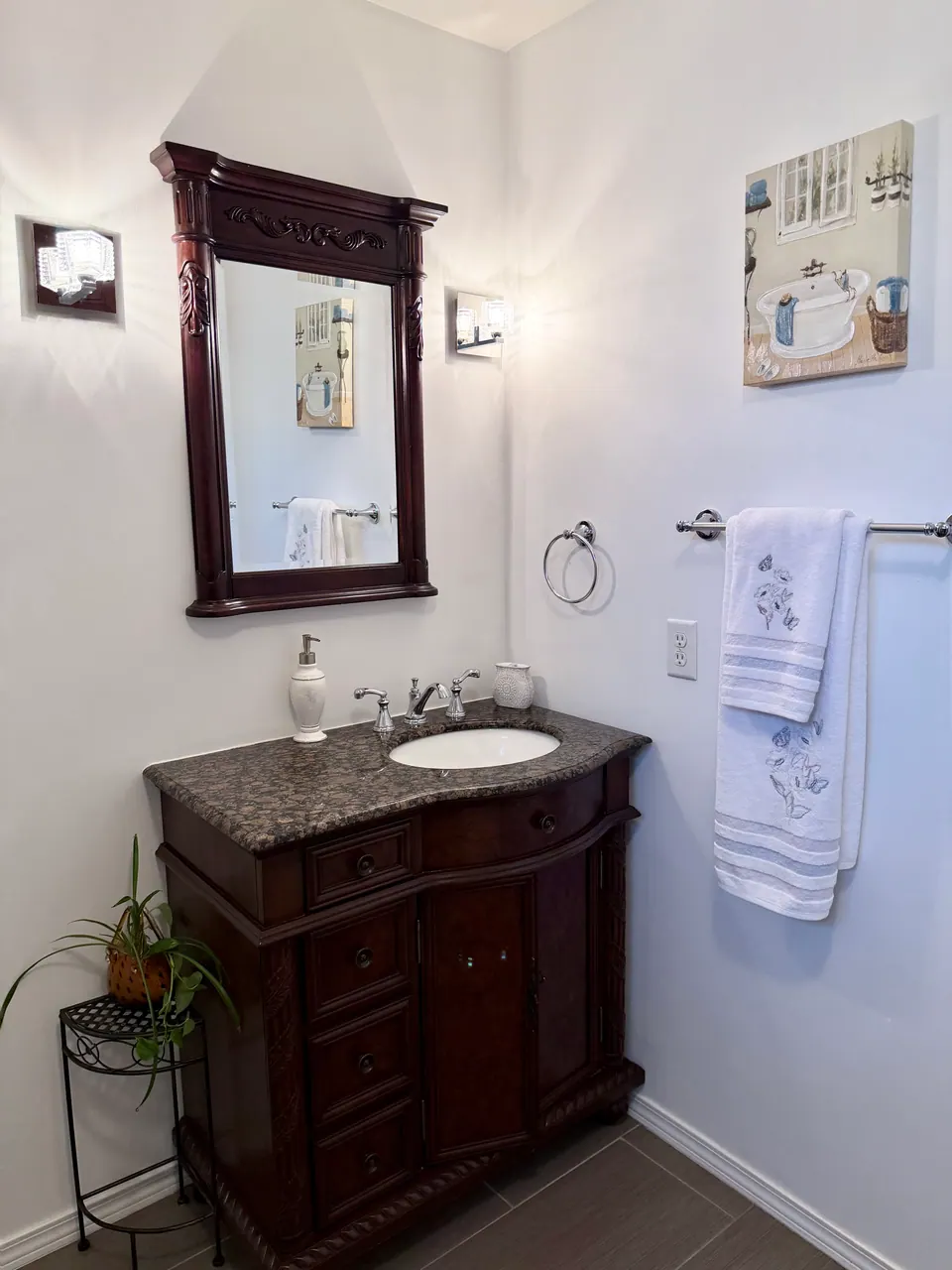 Bathroom vanity with fresh towels
