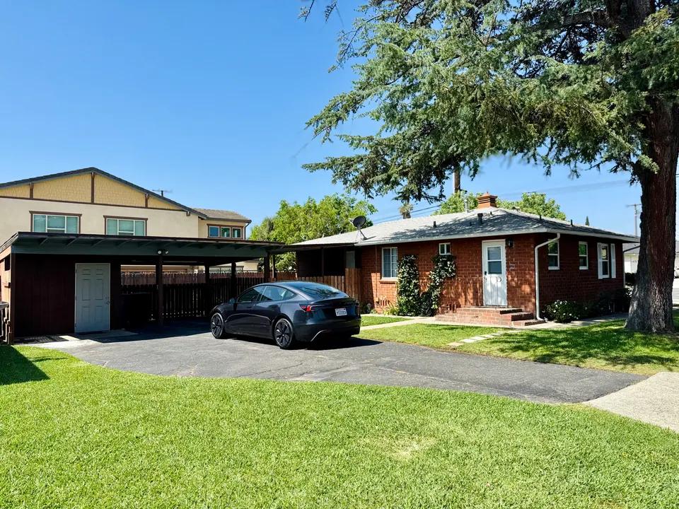 Driveway with room for several cars
